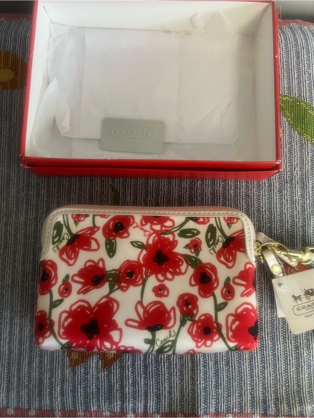 Coach POPPY NIB NWT Double Zip Wristlet with Red Floral Print - Picture 4 of 10